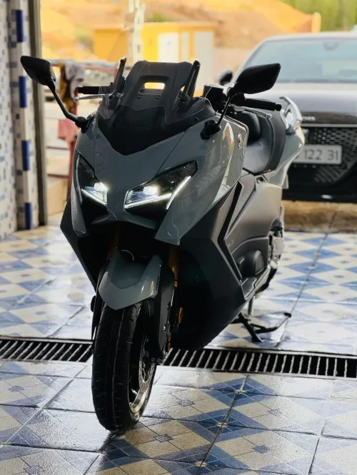 Yamaha T MAX TECH MAX 2025