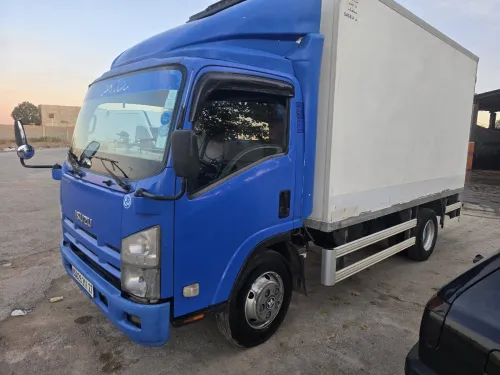 Isuzu NPR 2011