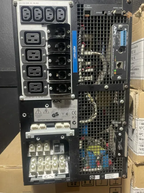  Ondileur APC SURT8000XLI Avec son propre support de batterie