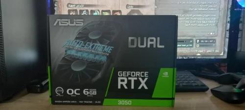 بطاقة شاشة RTX 3050 نسخة 6 جيجابايت في حالة ممتازة (شبه جديدة).