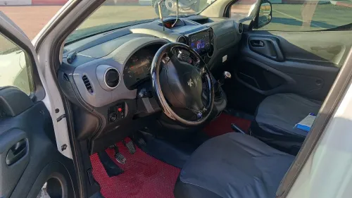 Peugeot Partner B9 2015