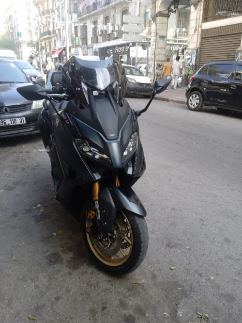 Yamaha T max 2023