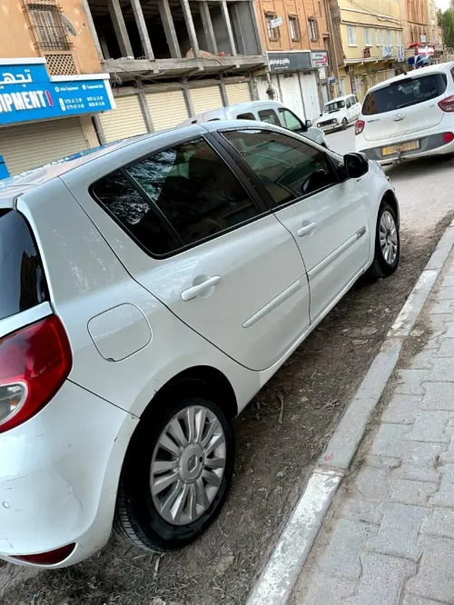 Renault Clio 3 2012 Night and Day