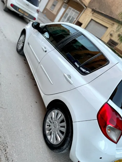 Renault Clio 3 2012 Night and Day