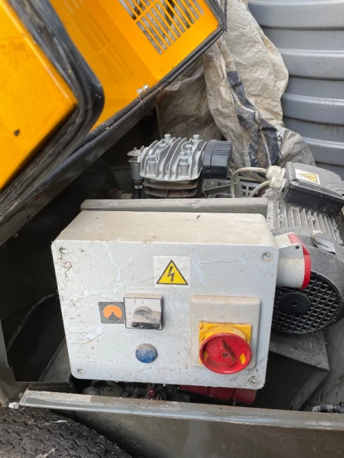 Tt neufe jamais utilisée ,moteur tourne  bien