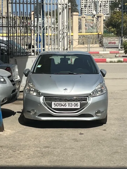 Peugeot 208 2013 Active 5