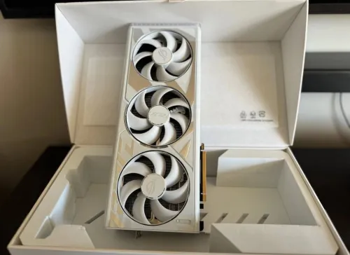 Asus ROG strix 4090 white edition