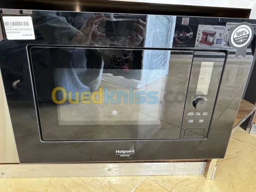 Micro onde encastrable ARISTON noir