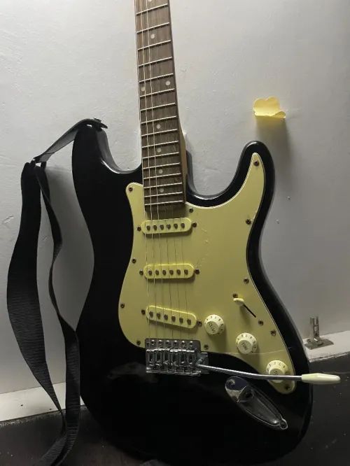 Guitar électrique stratocaster 10/10+ ampli
