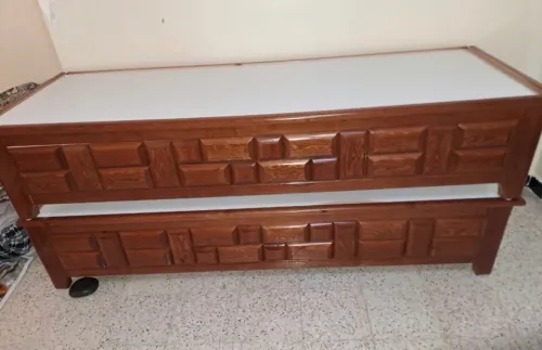 X 2 سرير خشب طبيعي مع أدراج حالة ممتازة   Lit en bois massif avec rangements Très bon état