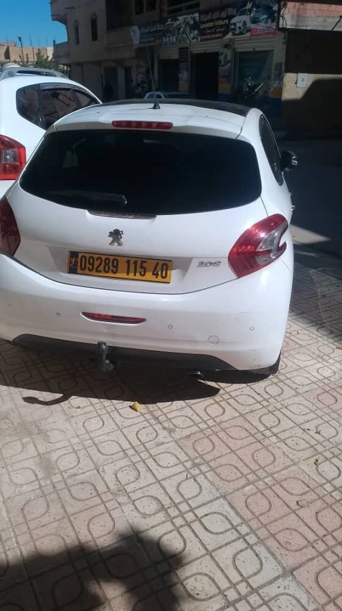 Peugeot 208 2015 Allure
