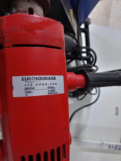 Machine de soudage bout à bout pour tuyaux PEHD