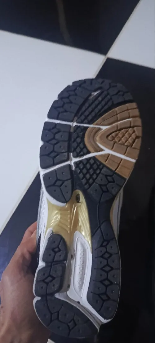 New Balance 1906R Original (M1906RA) - État 10/10 New Balance 1906R أصلي (Original)
