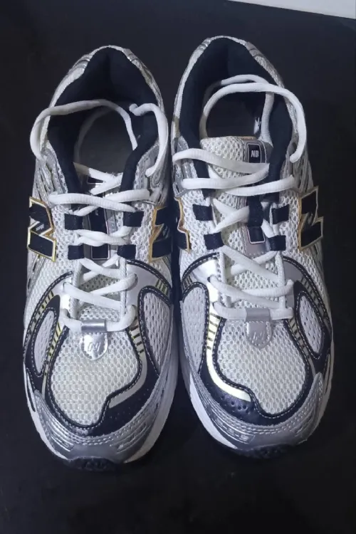 New Balance 1906R Original (M1906RA) - État 10/10 New Balance 1906R أصلي (Original)