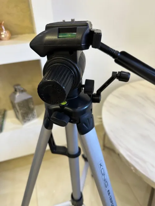 Trépied KONIG modèle KN-TRIPOD40 robuste pour Photo/Vidéo
