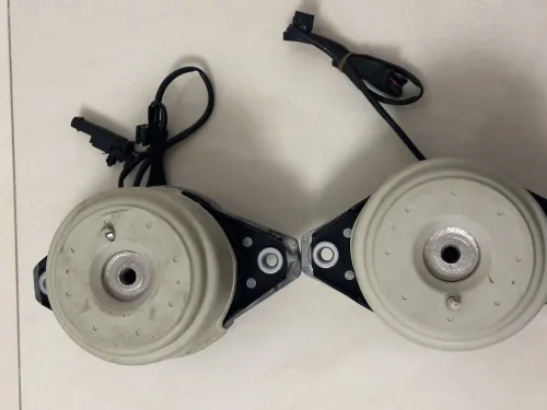 À vendre deux supports moteur côté gauche, MERCEDES-BENZ originale A1662405817 utilisés seulement 4j