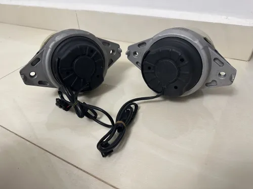 À vendre deux supports moteur côté gauche, MERCEDES-BENZ originale A1662405817 utilisés seulement 4j