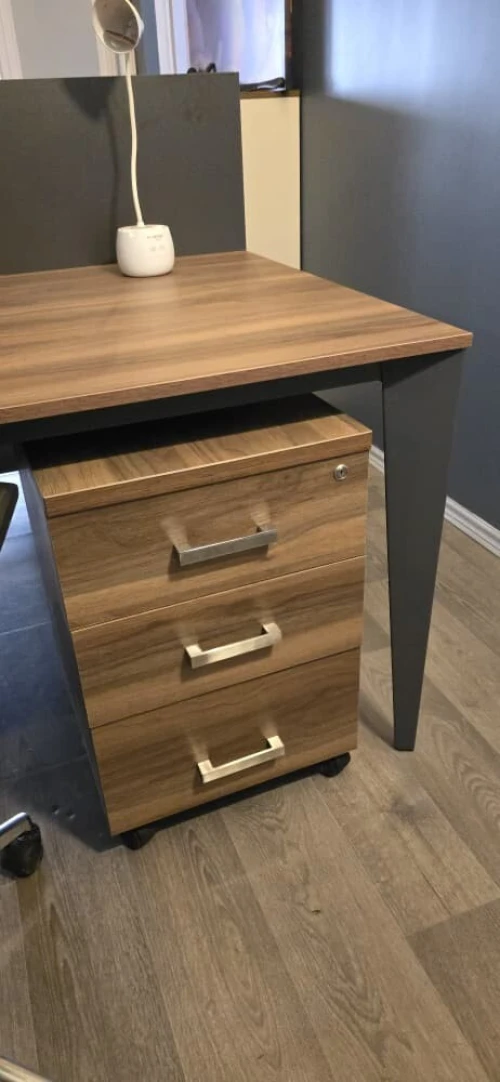 Bureau Workstation 4 postes avec 4 caissons, sans chaises