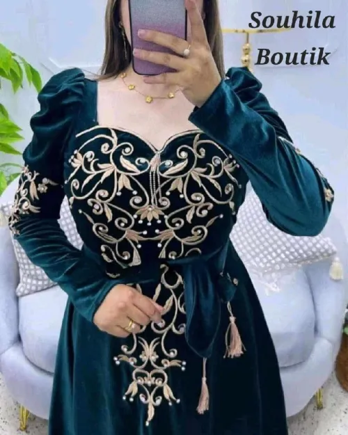 بدعيات قطيفة.  robes velour