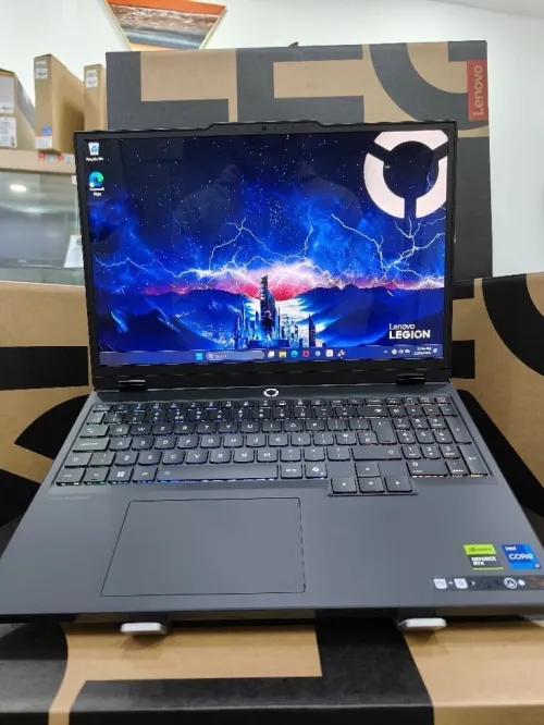 LENOVO LEGION 5  i7 13 Gén  RTX 5050  Écran OLED QHD+ 165 Hz