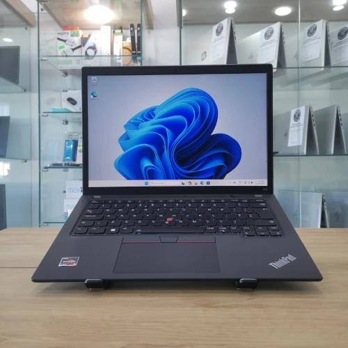 Lenovo ThinkPad X13 Gen 3 | Ryzen 5 PRO 6650U | 16GB DDR5 | 256GB SSD | 13" Tactile | Très Bon État