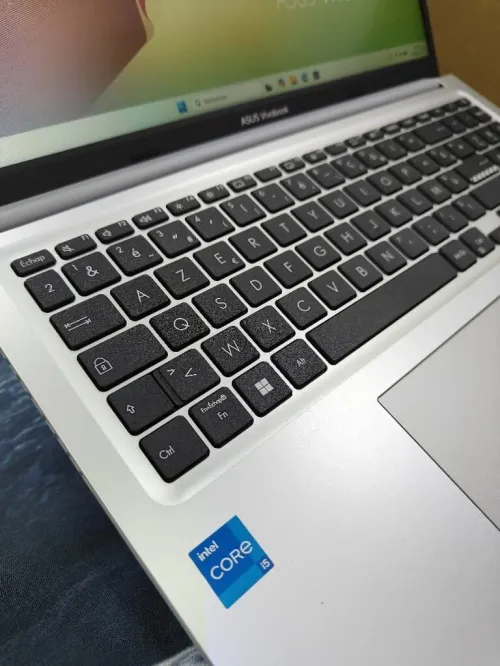 ASUS VIVOBOOK 15 X1502V i5-13500H 16GO RAM 512SSD 15.6 FHD JAMAIS UTILISÉ SOUS EMBALLAGE