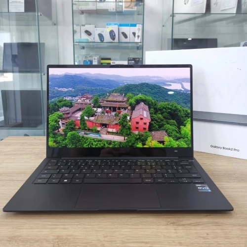 Samsung Galaxy Book2 Pro | i5-1240P | 8GB LPDDR5 | 256GB SSD | 13.3" AMOLED | Comme Neuf