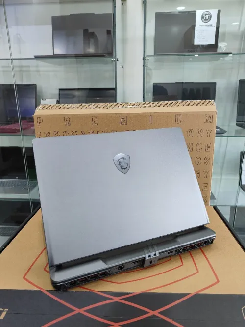 MSI Vector A16 AMD Ryzen 9 8940HX RAM 16GB 1TB écran 16 240Hz RTX 5070Ti 12GB jamais utilisé sous emballage