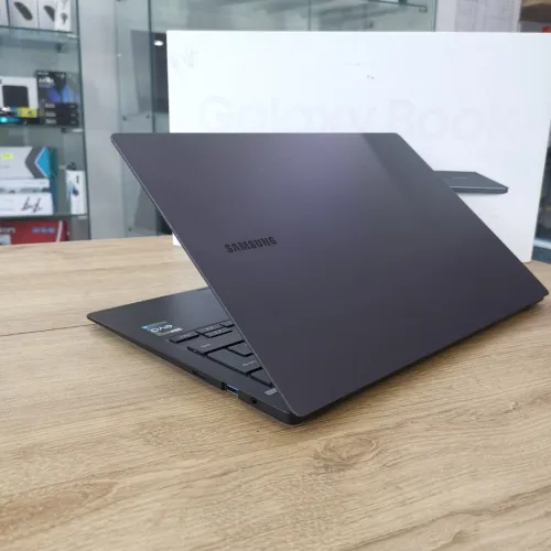 Samsung Galaxy Book2 Pro | i5-1240P | 8GB LPDDR5 | 256GB SSD | 13.3" AMOLED | Comme Neuf
