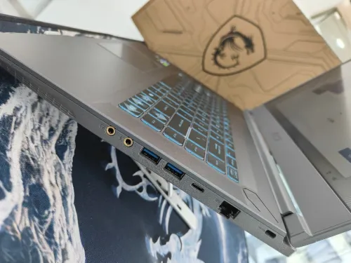 MSI Thin 15 B13VE  i5 / 16 Go / 512 Go SSD / RTX 4050 6 Go / 15.6" FHD 144Hz