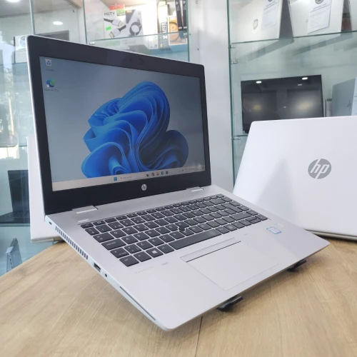HP ProBook 640 G5 | i3-8145U | 8GB RAM | 256GB SSD | 14" FHD | Très Bon État