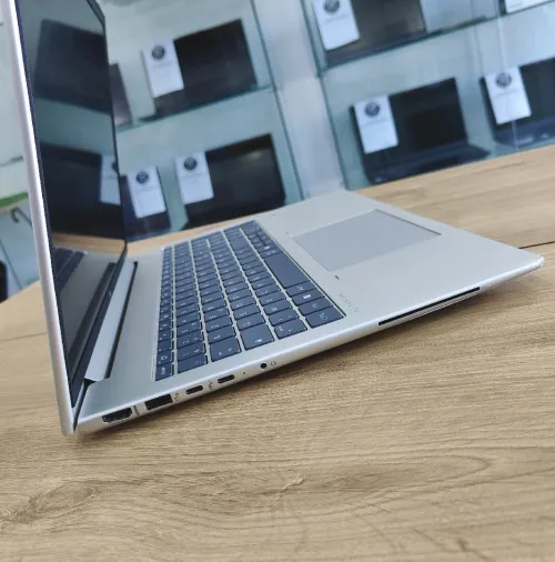 HP EliteBook 665 G11 | Ryzen 5 - 7535U | 16GB DDR5 | 512GB SSD | 16 FHD | Grand Écran & Puissance