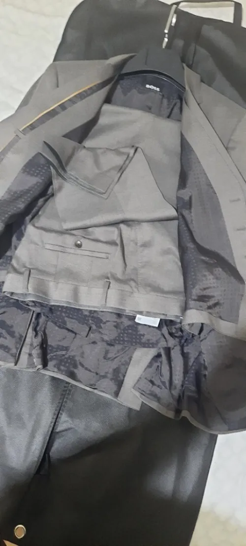 Costume Hugo Boss slim fit ORIGINAL NOUVELLE COLLECTION