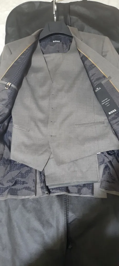 Costume Hugo Boss slim fit ORIGINAL NOUVELLE COLLECTION