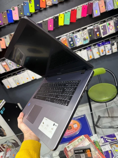 Laptop Asus vivobook 17 x705MA 17" processeur Intel(R) Celeron(R) N4000 CPU 8GB RAM 256GB
