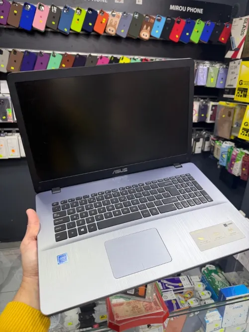 Intel(R) Celeron(R) N4000 CPU 8GB RAM 256GB