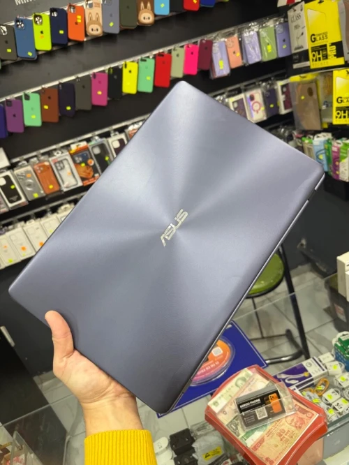 Laptop Asus vivobook 17 x705MA 17" processeur Intel(R) Celeron(R) N4000 CPU 8GB RAM 256GB