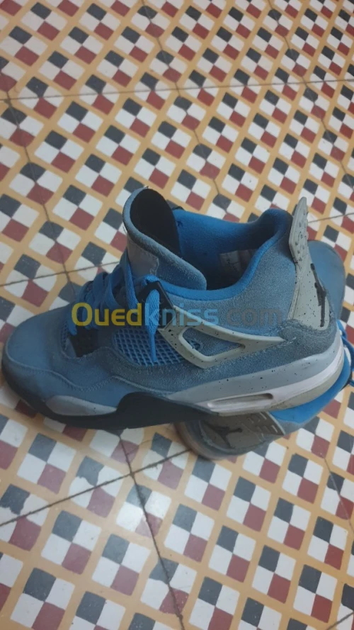 Basket airjordan retro université blue super good