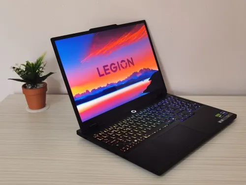 LENOVO LEGION PRO 5  i9-14900HX  - 32GO - 1TO SSD - RTX 5070  - 15.1" QHD+ OLED 240HZ - WINDOWS 11 PRO