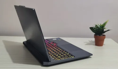 LENOVO LOQ Intel i7 13650HX - 24GB DDR5- SSD 1TB - Nvidia RTX 4060 8GB - 15.6" Full HD 144Hz