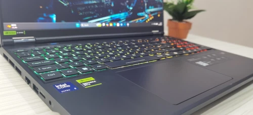 PREDATOR ULTRA 9 275HX RTX 5070 32GB 6400MHZ 1TB SSD 16" QHD 240HZ