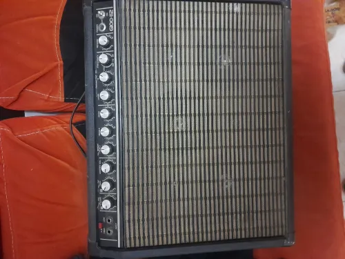 Amplificateur guitar et synthétiser piano