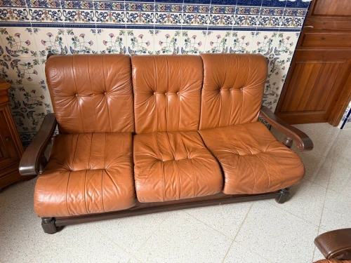 Sallon 5 place vrai cuire bois rouge