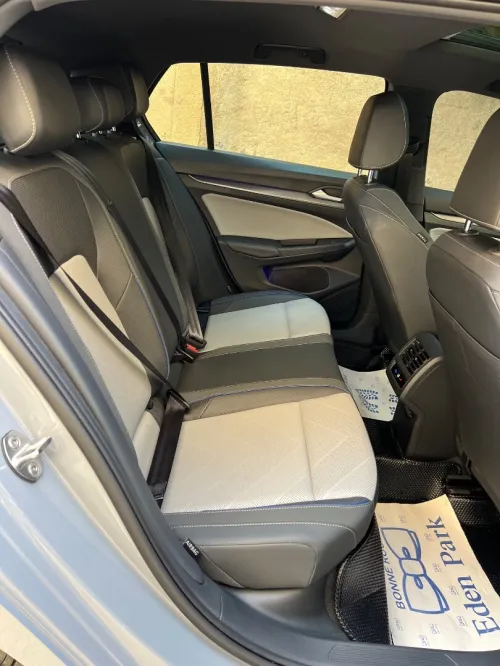 Volkswagen Golf 8.5 2025 Black edition