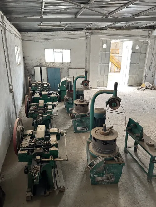 ATELIER Machine à clou 