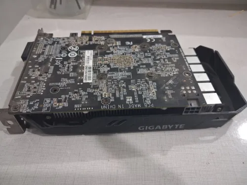 carte graphique Gygabyte GTX 1650 4ga + Alimentation Gygabyte P450B