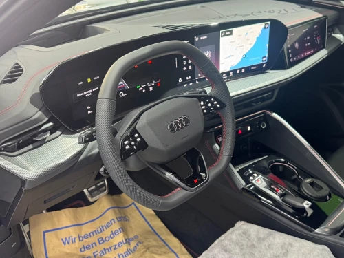 Audi Q5 2025 S line pack black