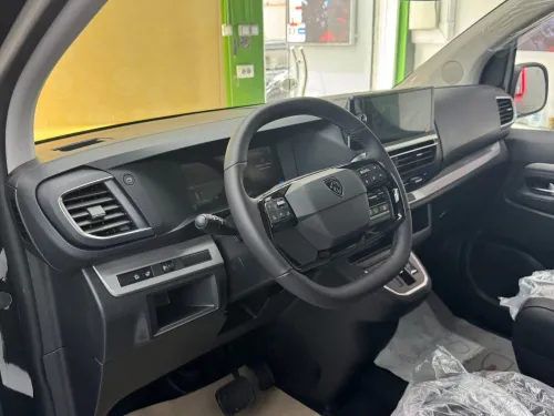 Peugeot Traveller 2025 VIP
