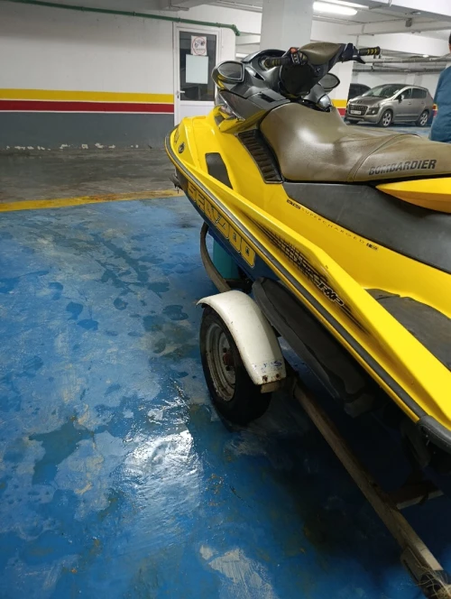 Jet ski