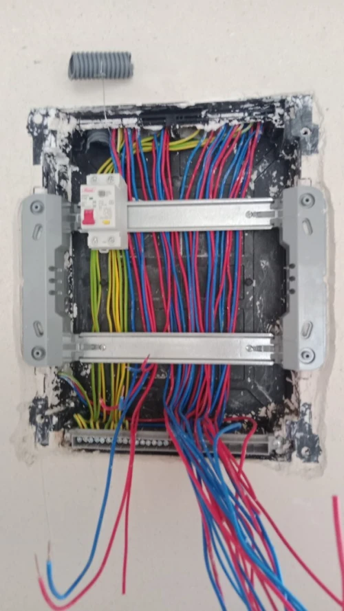 Electrician bâtiment et installation caméra surveillance et vision phone 